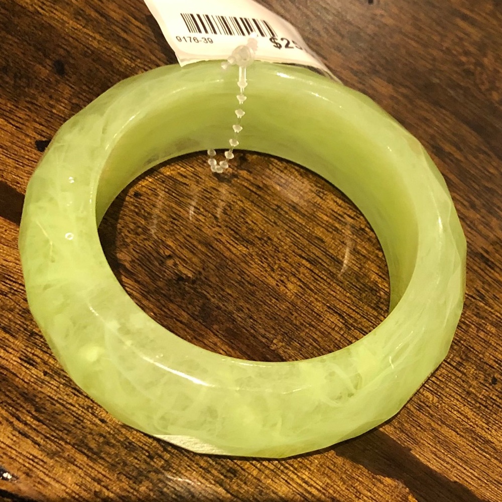 Green faceted resin bangle